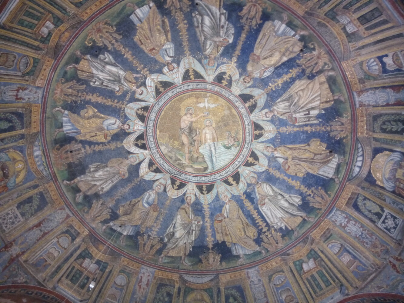 Taufkapelle in Ravenna – Taufe Jesu mit der Taube